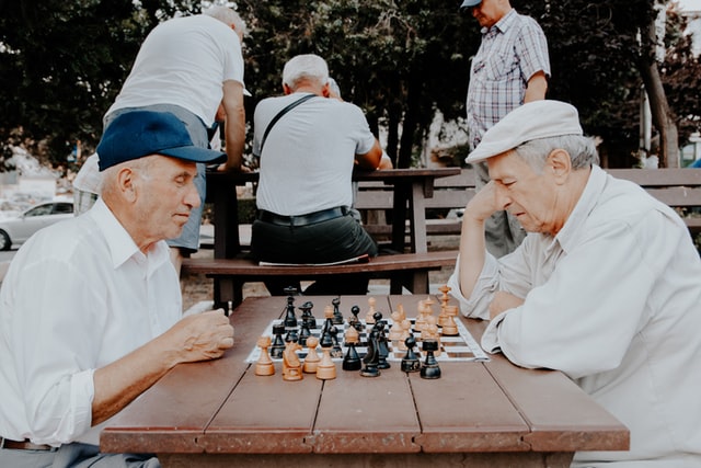 מבוגרים משחקים שחמט